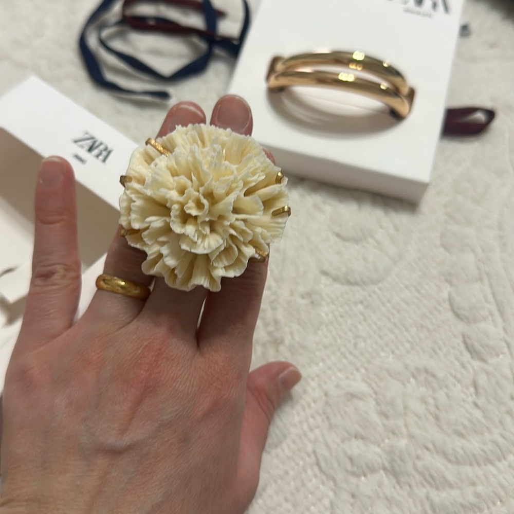 Zara resin flower maxi ring